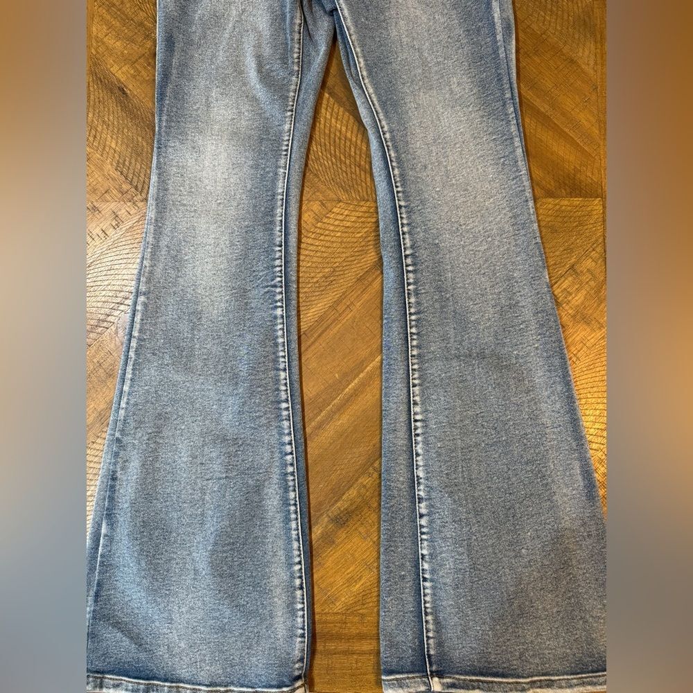 Fashion Nova Gemma Sculpting Stretch Vintage Wash High Waist Flare Jeans NWT - Picture 4 of 13